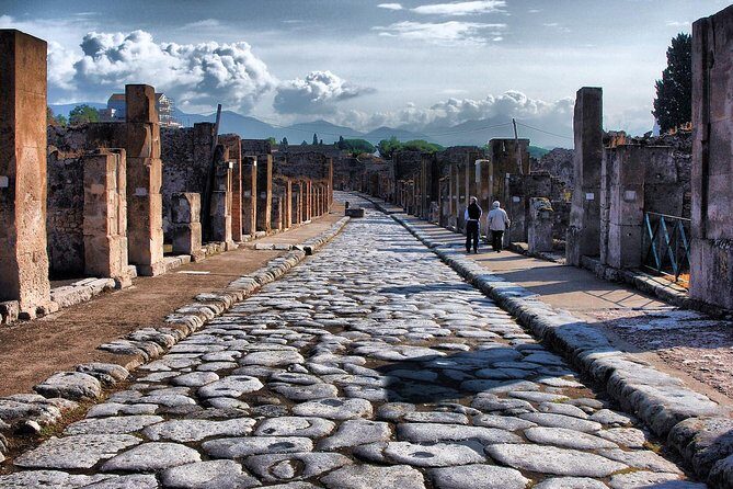 2 hours Pompeii Tour with Local Historian - Ticket Included - Entering Pompeii Efficiently: The Skip-the-Line Advantage
