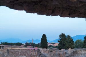 2 Hours Private Tour in Pompeii with Archaeologist - Meet at Via Roma and expect a clockwork 2-hour experience