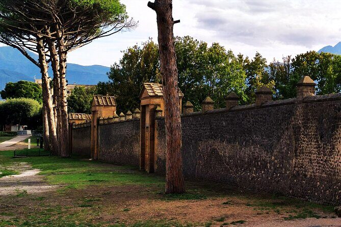 2 Hours Private Tour in Pompeii with Archaeologist - Praedia di Giulia Felice, then the villas: frescoes you’ll remember