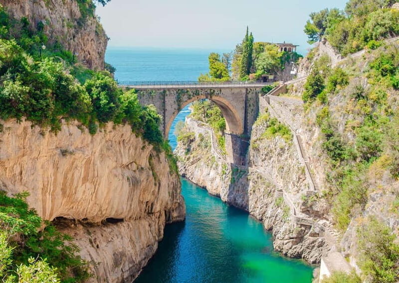 Amalfi Coast: Boat and Snorkeling Tour with Fruit & Drinks - Why a Gozzo boat day beats the road trip