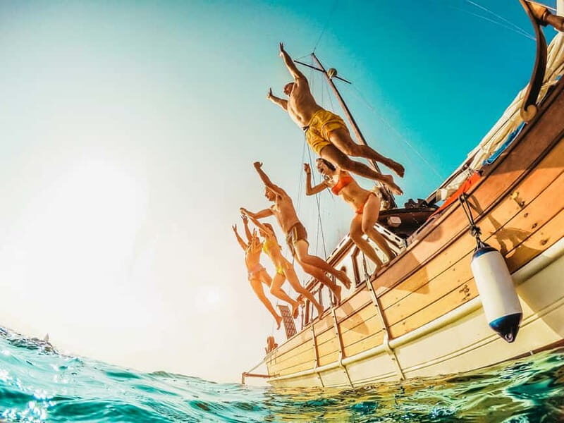 Amalfi Coast: Boat and Snorkeling Tour with Fruit & Drinks - Meeting in Amalfi: Darsena pier and the first minutes that set the tone