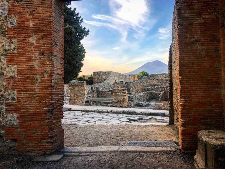 Amalfi Coast: Pompeii, Vesuvius, & Wine Tasting with Lunch - Transportation: Air-Conditioned Vans, Punctual Runs, and Real-Time Changes