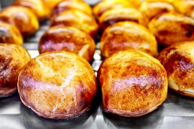 Authentic Naples Food Tour with 8+ Tastings of Pizza, Wine & More - San Gregorio Armeno lanes: pastries, street lore, and everyday Naples