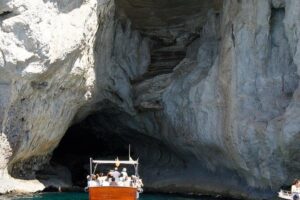 Capri & Blue Grotto Small Group Full-Day Boat Tour from Positano - Grotta Bianca, Natural Arch, Faraglioni, and Grotta Verde: what each stop gives you