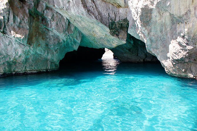 Capri Boat tour from Positano with Light Lunch, Drinks & Swim - Landing on Capri: Using Your 3 to 4 Hours Wisely