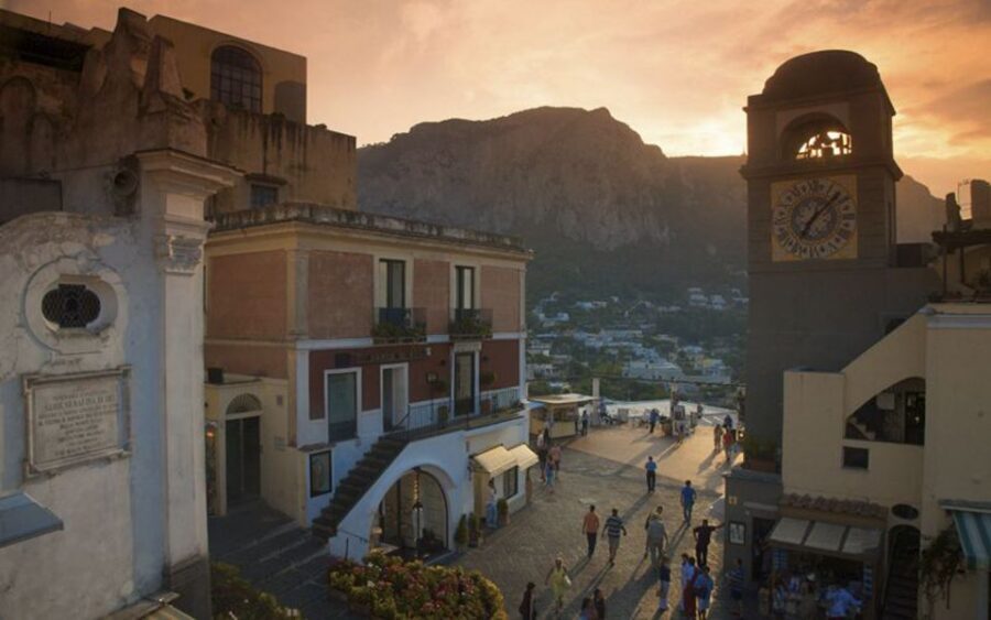 Capri: DIY Day Trip with Blue Grotto, Funicular & Lunch - Weather, crowds, and the one thing you should plan for