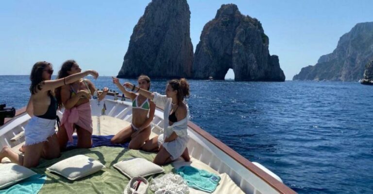 Capri: Island and Grottos Boat Cruise with Snacks and Drinks - Meeting at Marina Grande and finding HP Travel fast