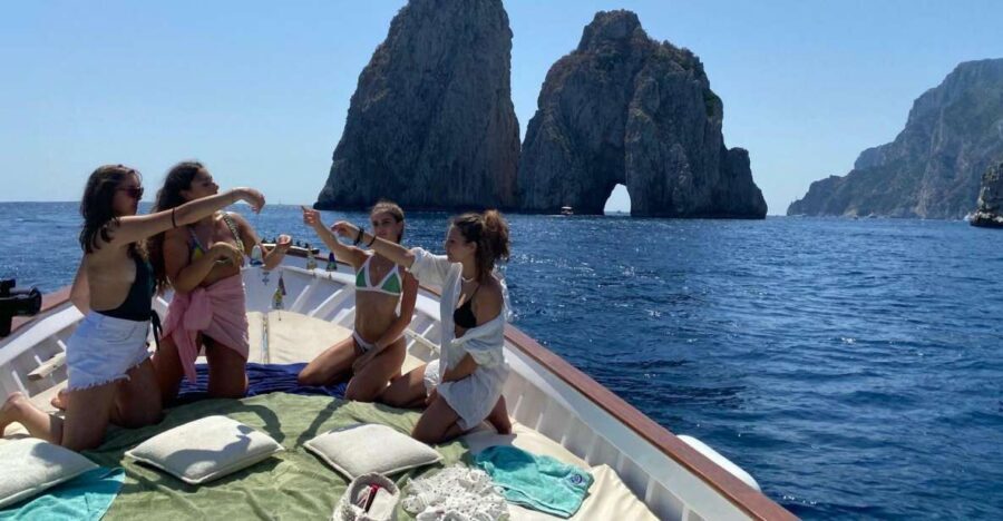 Capri: Island and Grottos Boat Cruise with Snacks and Drinks - Meeting at Marina Grande and finding HP Travel fast
