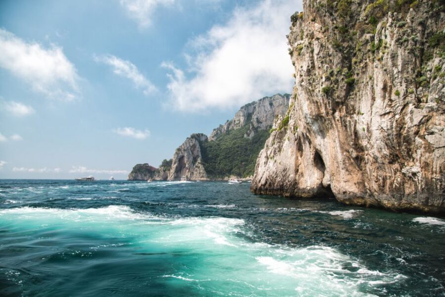 Capri: Island Sightseeing Tour with Blue Grotto Stop - Boat comfort, bathrooms, group size, and what “English commentary” means