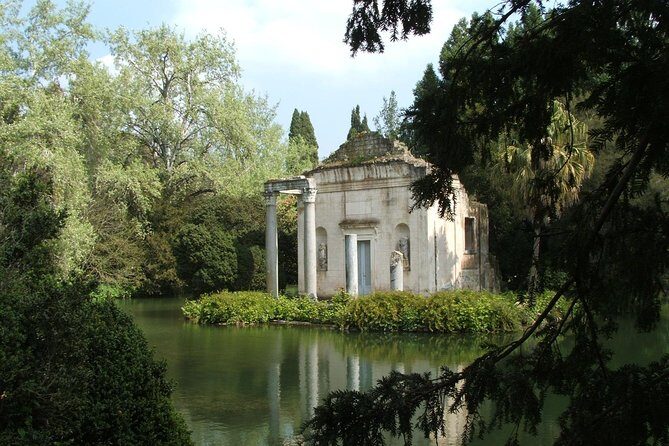 Caserta Royal Palace & Gardens Small Group Tour with Shuttle - Hearing the guide: headsets and the small-group advantage