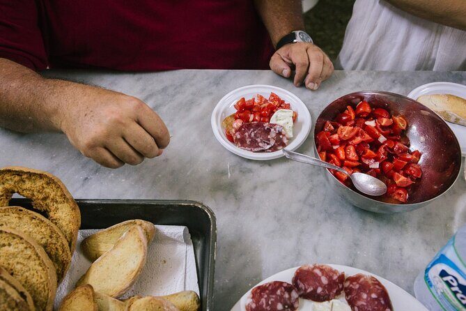 Culinary Secrets of Backstreet Naples with Culinary Backstreets - Key things that make this Naples food tour work