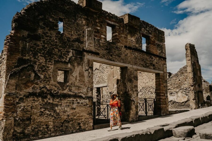 Discover Pompeii: French Walking Tour of the Buried City - What a French Pompeian Guide Does Differently