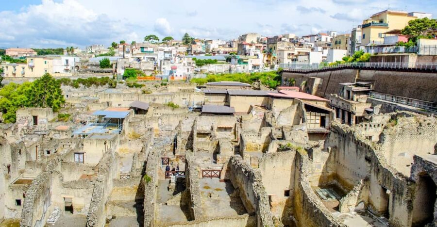 Ercolano: Herculaneum Entry Ticket with Optional Audio Guide - Why Herculaneum feels different from other Roman ruins