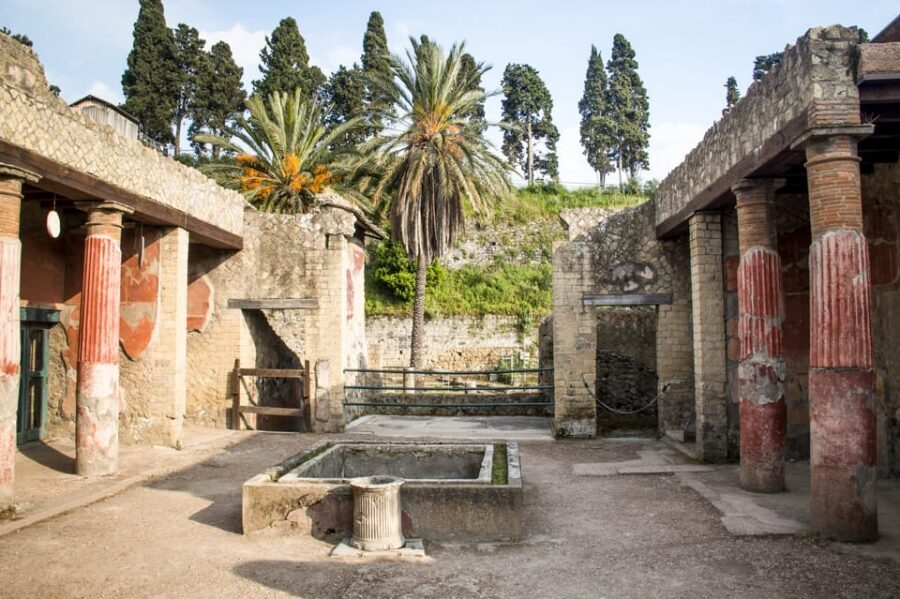 Ercolano: Herculaneum Entry Ticket with Optional Audio Guide - Redeeming your voucher: easy entry when you know where to stand