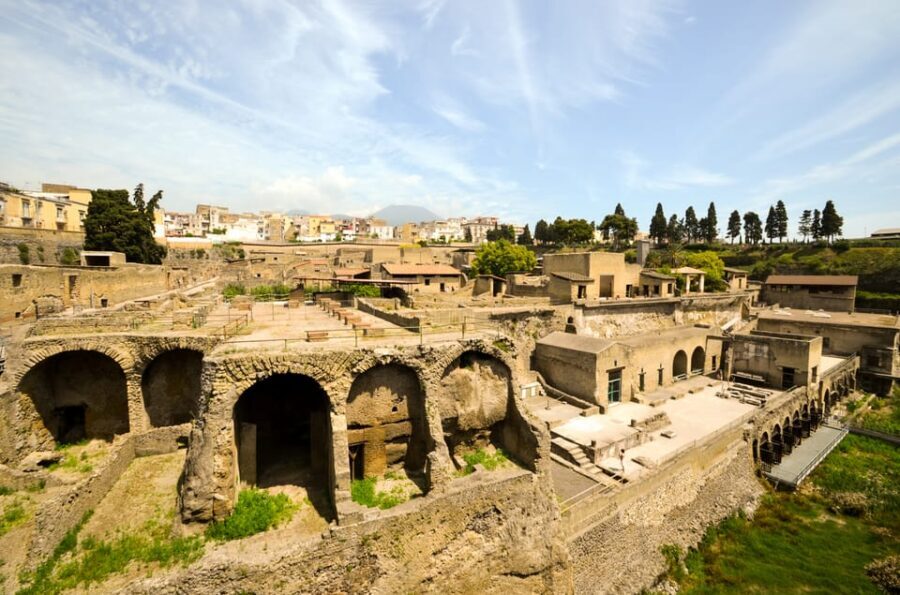 Ercolano: Herculaneum Entry Ticket with Optional Audio Guide - Walking the cobbled streets at your own pace
