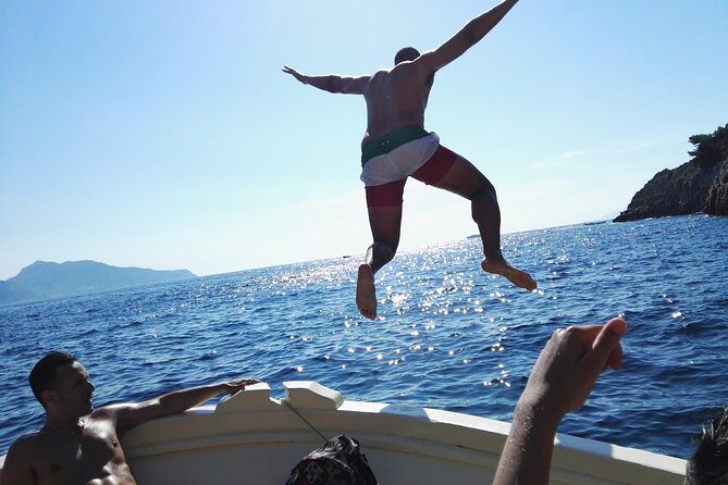 Fishing and Tourism in Capri - Organic lunch on board: prosecco, limoncello, and farm-style comfort food