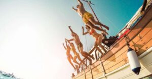 From Amalfi: Capri Island Boat Tour with Snorkeling & Drinks - Onboard comfort and drinks: why this feels more like a day out than a cattle call