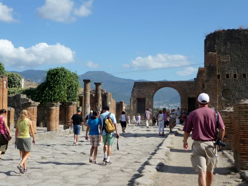 From Naples: Pompeii and Amalfi Coast Full-Day Private Tour - The private format: how max 8 changes your day