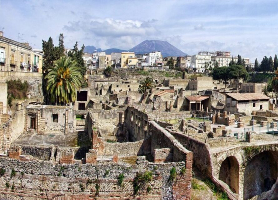 From Naples: Pompeii and Herculaneum VIP Tour with Lunch - Herculaneum (Ercolano) in 1.5 hours: frescos and doorways that feel real
