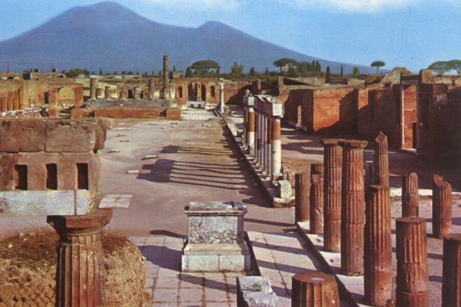 From Naples: Pompeii and Sorrento Full-Day Tour - The lunch stop: pizza and timing trade-offs