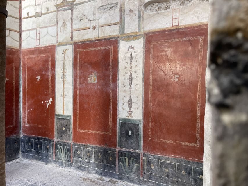 From Naples: Pompeii Guided Tour with Skip-the-Line Tickets - The 15-Minute Break: A Chance to Catch Breath and Photos