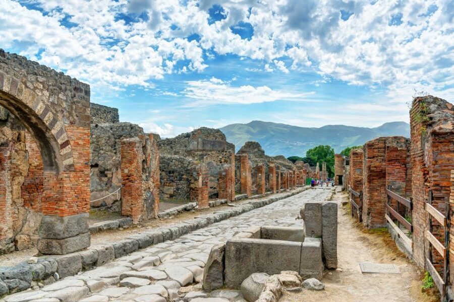 From Rome: Pompeii, Positano and Amalfi Full-Day Tour - A 12-hour loop: how this Rome-to-Amalfi day trip stays sane