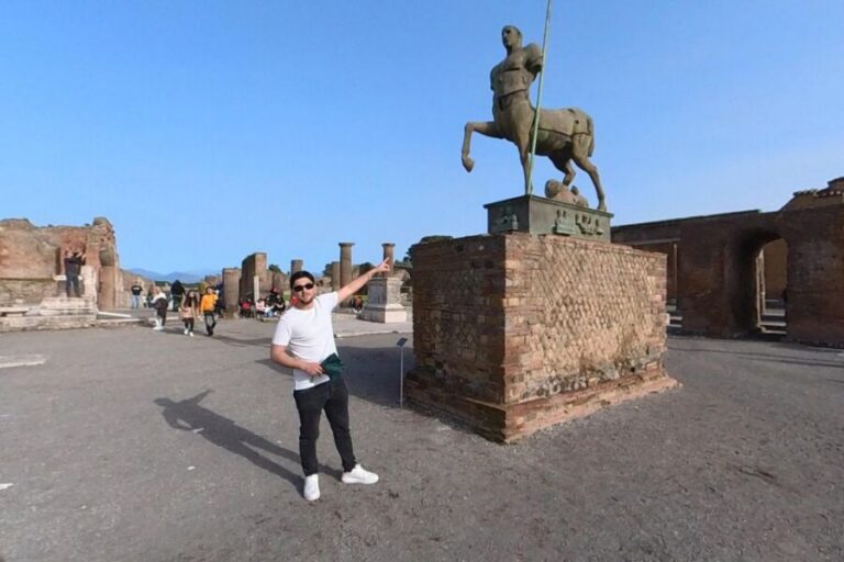 From Sorrento: Pompeii and Vesuvius Guided Tour with Lunch - Climbing Mount Vesuvius: the hike pace and what you’ll see
