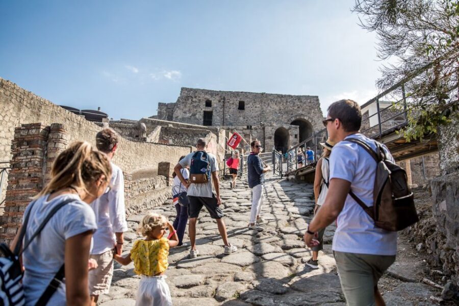 From Sorrento: Pompeii Half-Day Skip-the-Line Tour - How the guide turns ruins into daily life