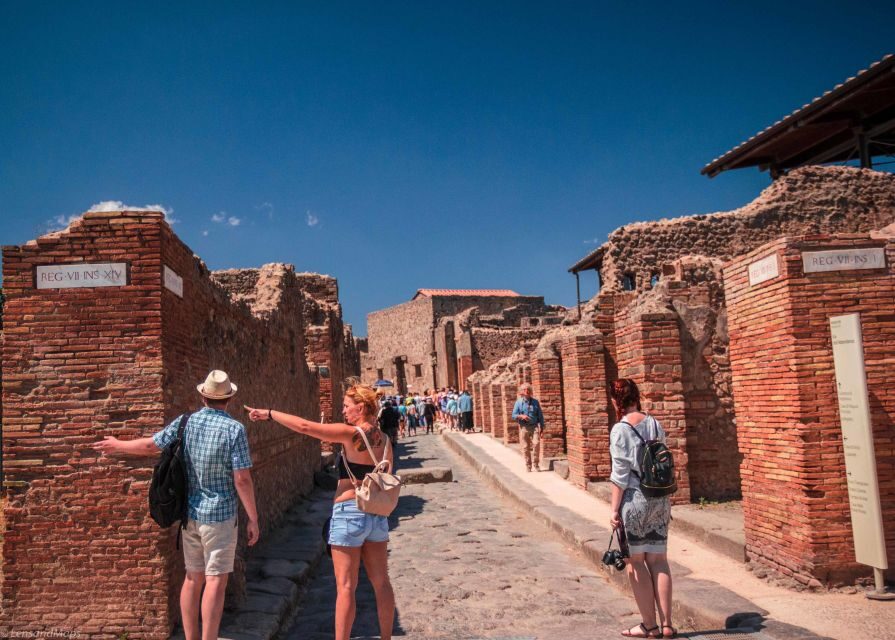 From Sorrento: Pompeii Ruins All-inclusive Guided Tour - Entering Pompeii With a Guide: Why You’ll Feel Less Lost