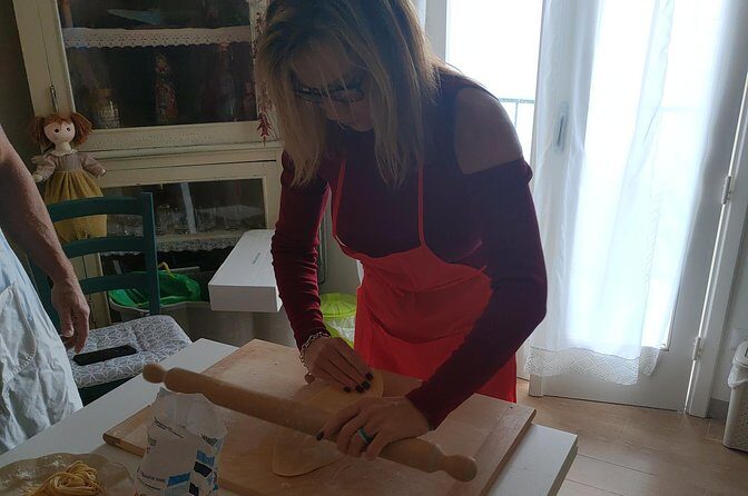 Genuine Home Cooking Class + Wine Tasting - The flow of the evening: aperitif, cooking, then you sit down and eat