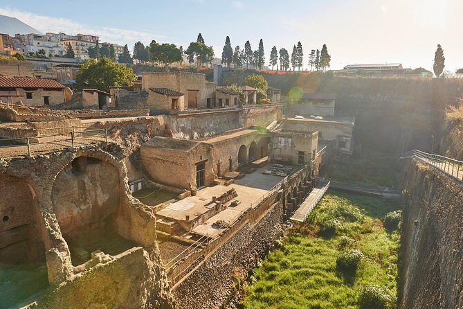 Guided Day Tour of Pompeii and Herculaneum with Light Lunch - How the bus day works (and why it can feel longer)