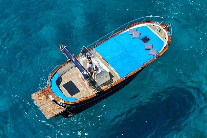 Half day tour of Capri by private boat - Green Cave, Natural Arch, and Villa Malaparte from sea level