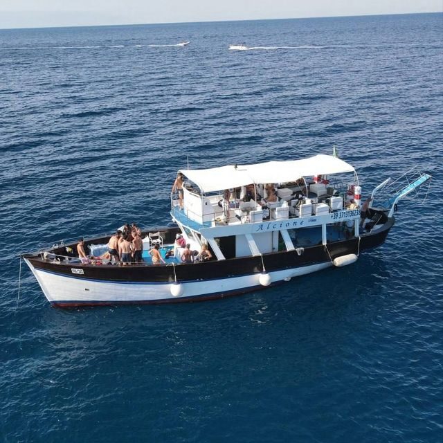 Ischia: Island Boat Tour with Neapolitan Lunch & Snorkeling - Why the Green Grotto is worth planning your whole day around