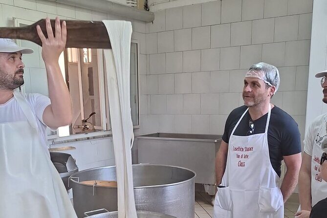 Mozzarella Experience with Tasting in Vico Equense - Getting There and Settling In at the Meeting Point
