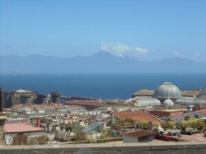 Naples: Naples, Pompeii, and Vesuvius Full-Day Tour - Naples city tour stops: Piazza del Municipio, Castel Nuovo, and the views from Posillipo