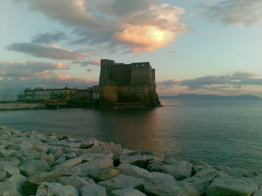Naples: Naples, Pompeii, and Vesuvius Full-Day Tour - Lunch break: pizza and a drink, plus a simple reset before Vesuvius