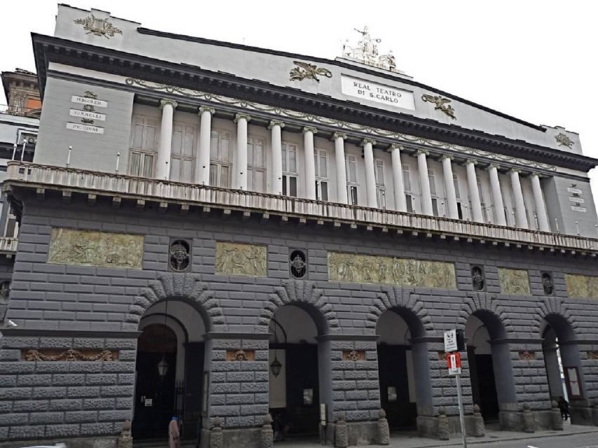 Naples: Naples, Pompeii, and Vesuvius Full-Day Tour - Vesuvius at nearly 1200 meters: crater views over Naples Bay