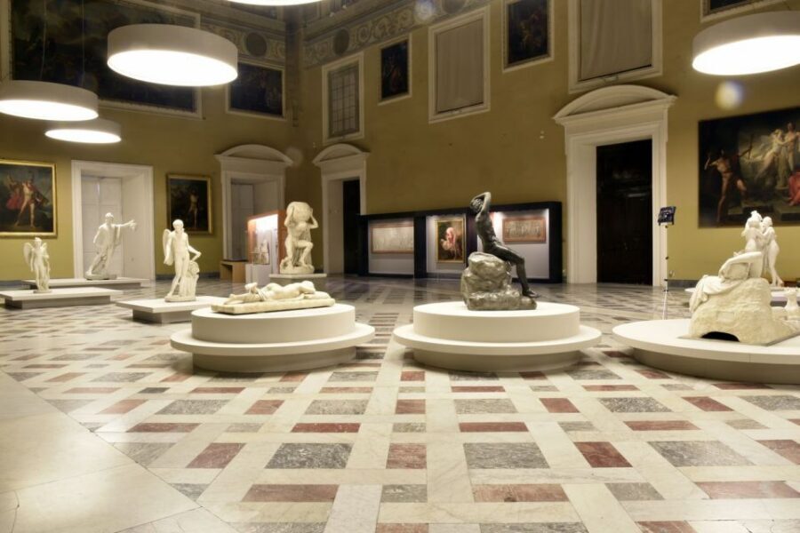 Naples: National Archaeological Museum Tour & Digital Guide - Herculaneum and Pompeii finds: frescoes, mosaics, and everyday objects