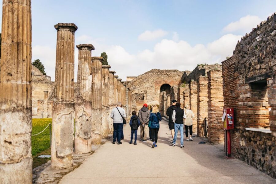Naples: Pompeii and Mt. Vesuvius with Lunch and Wine Tasting - Weather changes happen: how this tour adapts