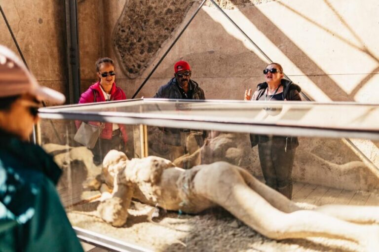 Naples: Pompeii and Mt. Vesuvius with Lunch and Wine Tasting - Skip-the-line Pompeii: seeing what matters in 2 hours