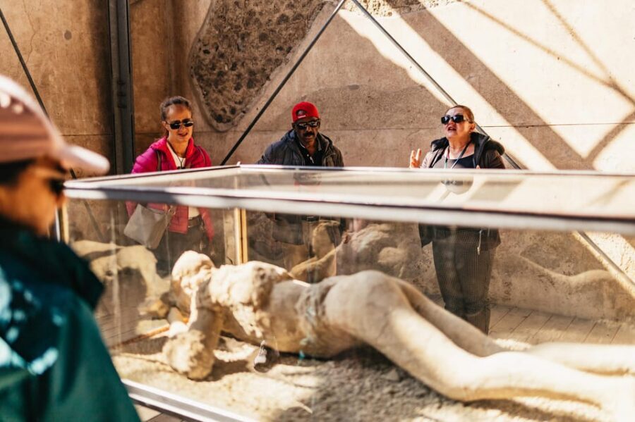 Naples: Pompeii and Mt. Vesuvius with Lunch and Wine Tasting - Skip-the-line Pompeii: seeing what matters in 2 hours