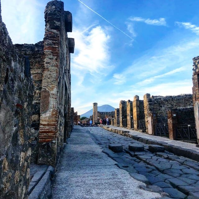 Naples: Pompeii Archaeology Park Tour & Skip-the-Line Entry - The real win: skip-the-line entry at Pompeii