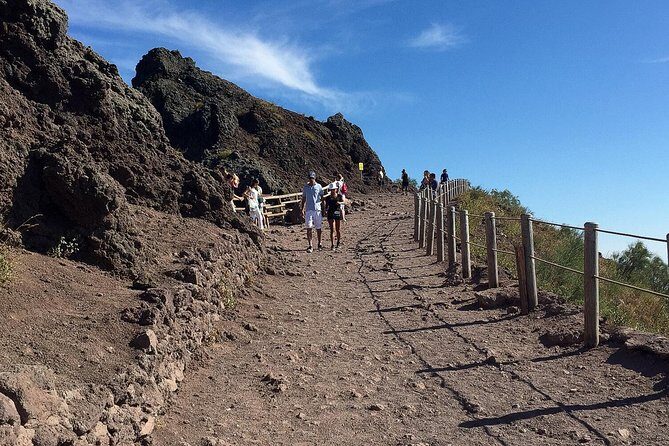 Naples: Pompeii & Mt Vesuvius All-Inclusive Small Group w/ Lunch - Lunch in the Middle: Pizza or Wine Tasting, Not Just a Snack