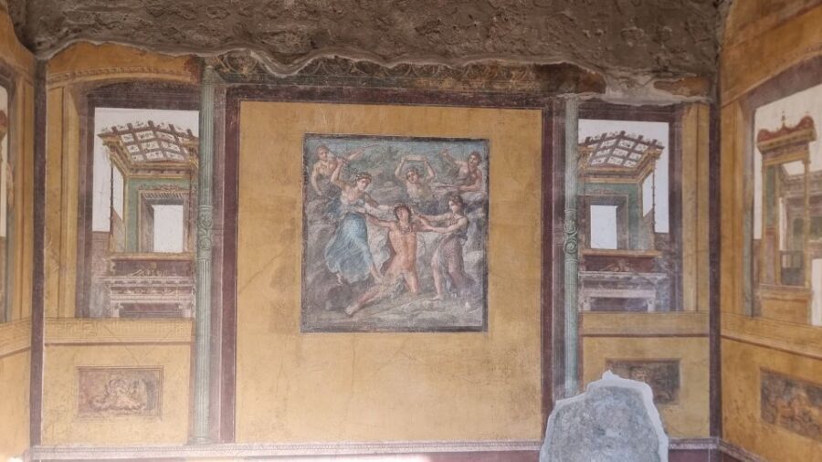 Naples: Pompeii Self Guided Audio Tour - Amphitheater to lupanare: how the audio tour guides your walking route