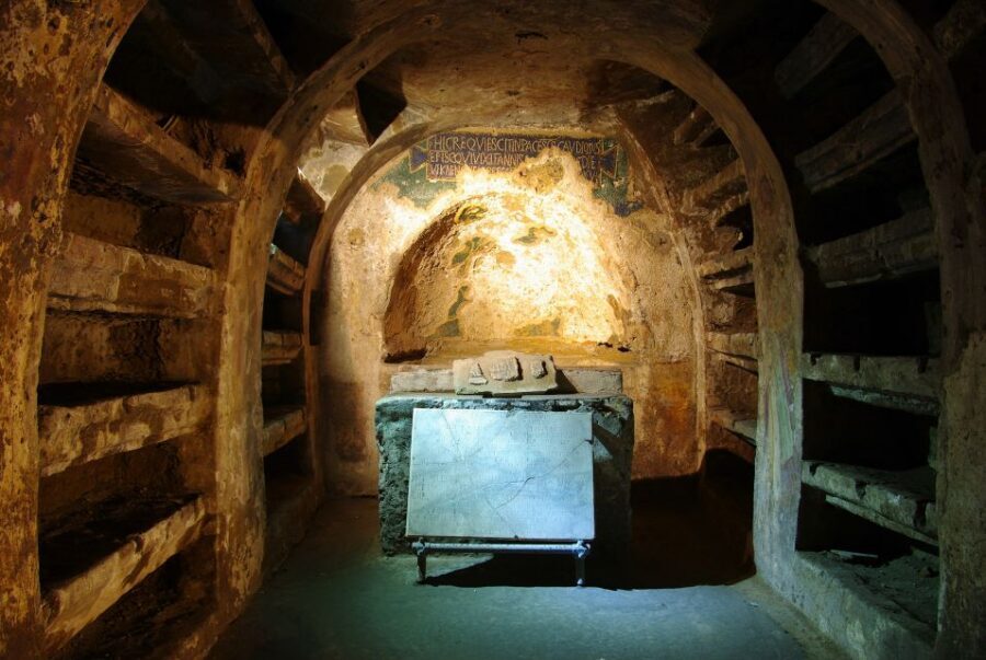 Naples: San Gaudioso Catacombs Guided Tour - Free entry to San Gennaro catacombs: stretch your money
