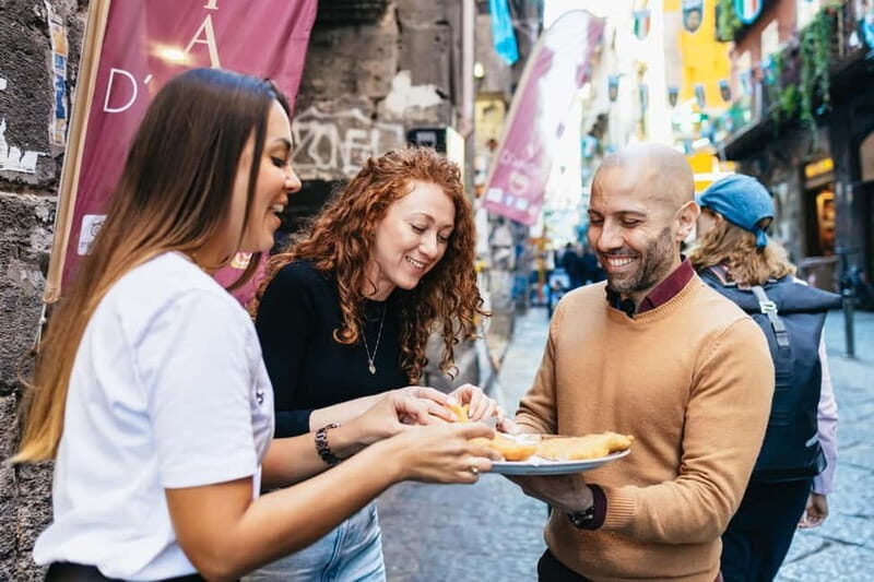 Naples: Street Food Walking Tour with Local Guide - The First Stops: Pizza a Portafoglio and Pizza Fritta