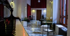 Naples: Traditional Neapolitan Music Concert - Why the concert feels authentic: performance style and audience energy