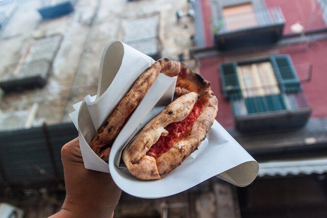 Naples' Ultimate Street Food Tour - Small Group by Do Eat Better - Via dei Tribunali and pizza a portafoglio, hot and folded