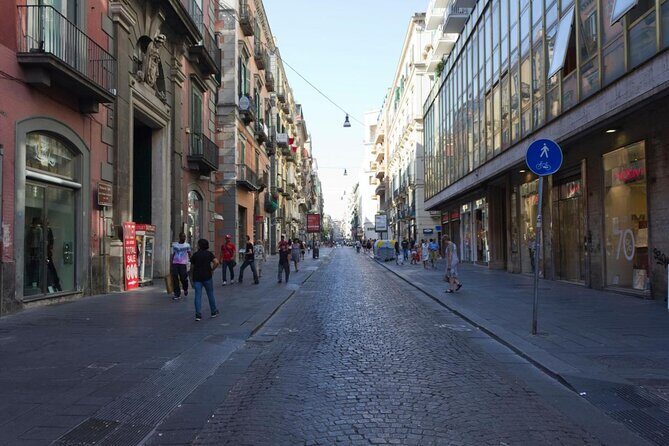Naples' Ultimate Street Food Tour - Small Group by Do Eat Better - Meeting at Piazza Dante and staying stress-free in the historic center