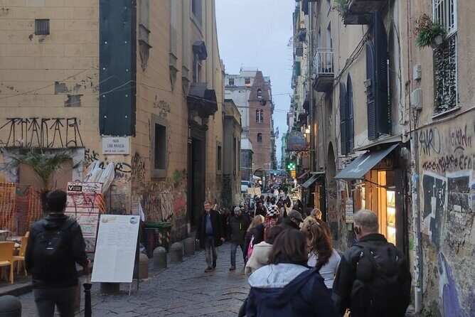 Naples Walking Tour: Old Town and Spaccanapoli - Piazza Dante to Port’Alba: starting with the ancient gate energy